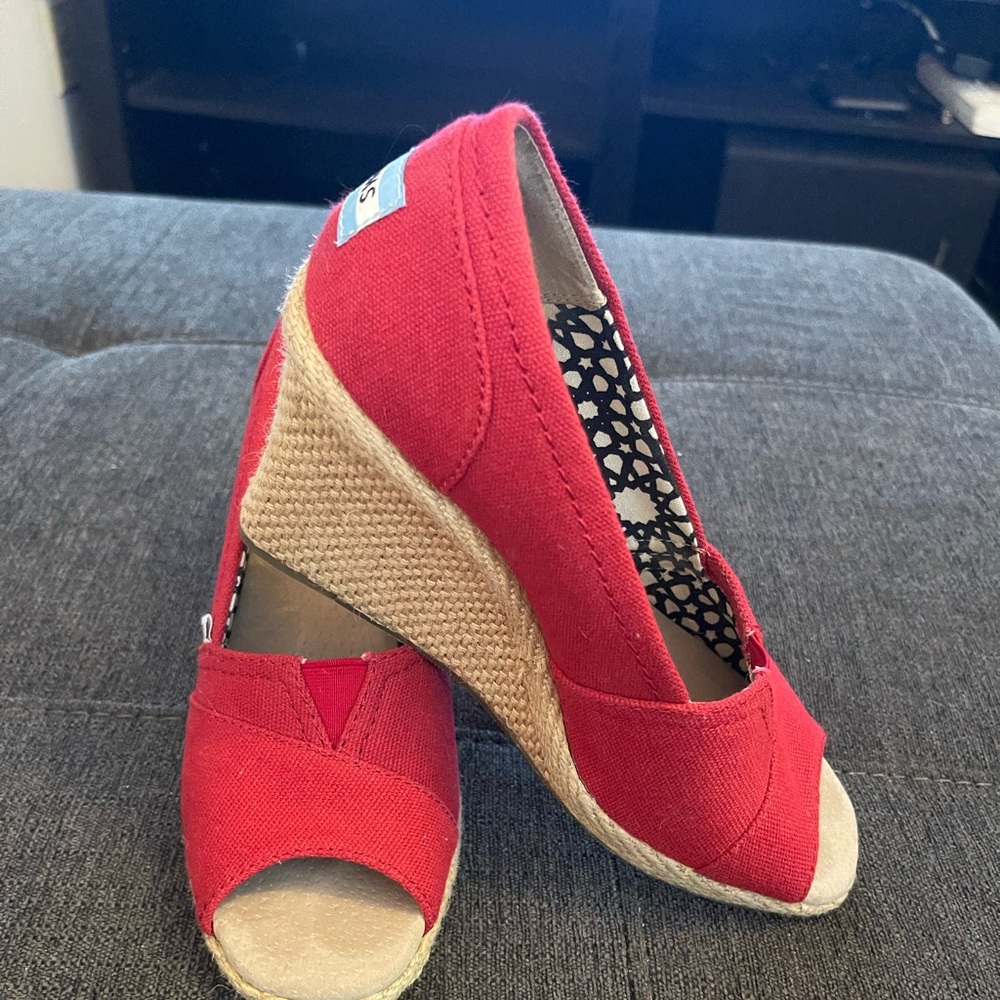 Red peep toe Tom’s wedges